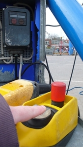 Catpatz drives a crane